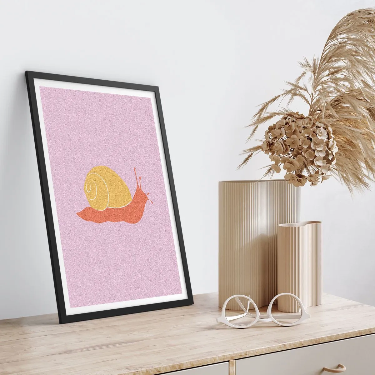 Poszter fehér keretben - Minimalista csiga grafika pasztell háttéren - 50x70cm - Nem kell sietni - Modern fali dekoráció nappalihoz és hálószobához ARTTOR