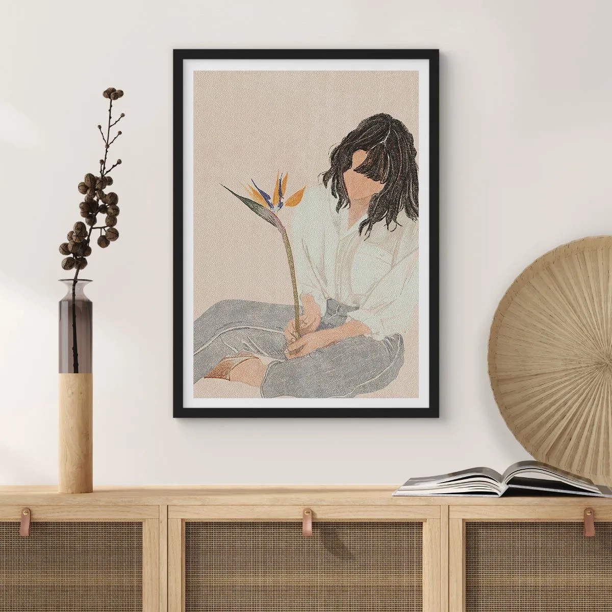 Poszter fehér keretben - Portré egy nőről, aki egzotikus virágot tart a kezében, finom színfolttal. - 50x70cm - Portré egy egzotikus virággal - Modern fali dekoráció nappalihoz és hálószobához ARTTOR