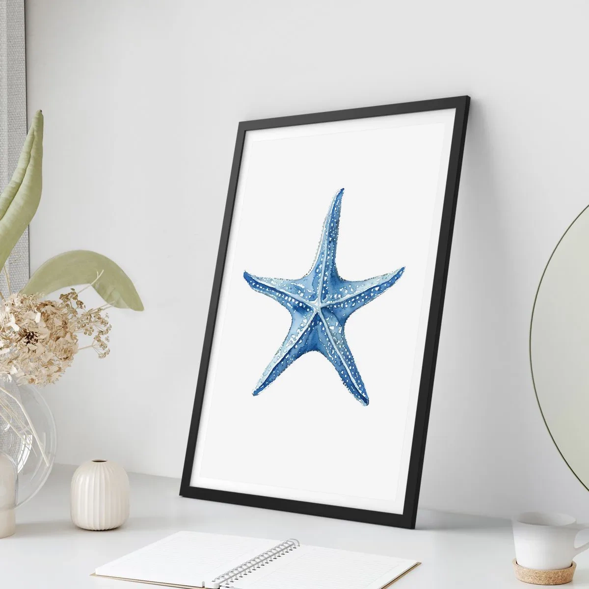 Poszter fehér keretben - Kék tengeri csillag fehér alapon - 50x70cm - A tenger csillaga - Modern fali dekoráció nappalihoz és hálószobához ARTTOR