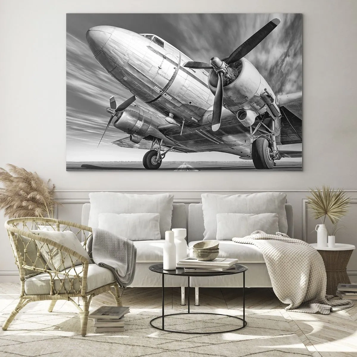 Üveg kép - Egy fekete-fehér propelleres repülőgép a kifutópályán - 70x50cm - Mindig kész a repülésre - Modern fali dekoráció nappalihoz és hálószobához ARTTOR