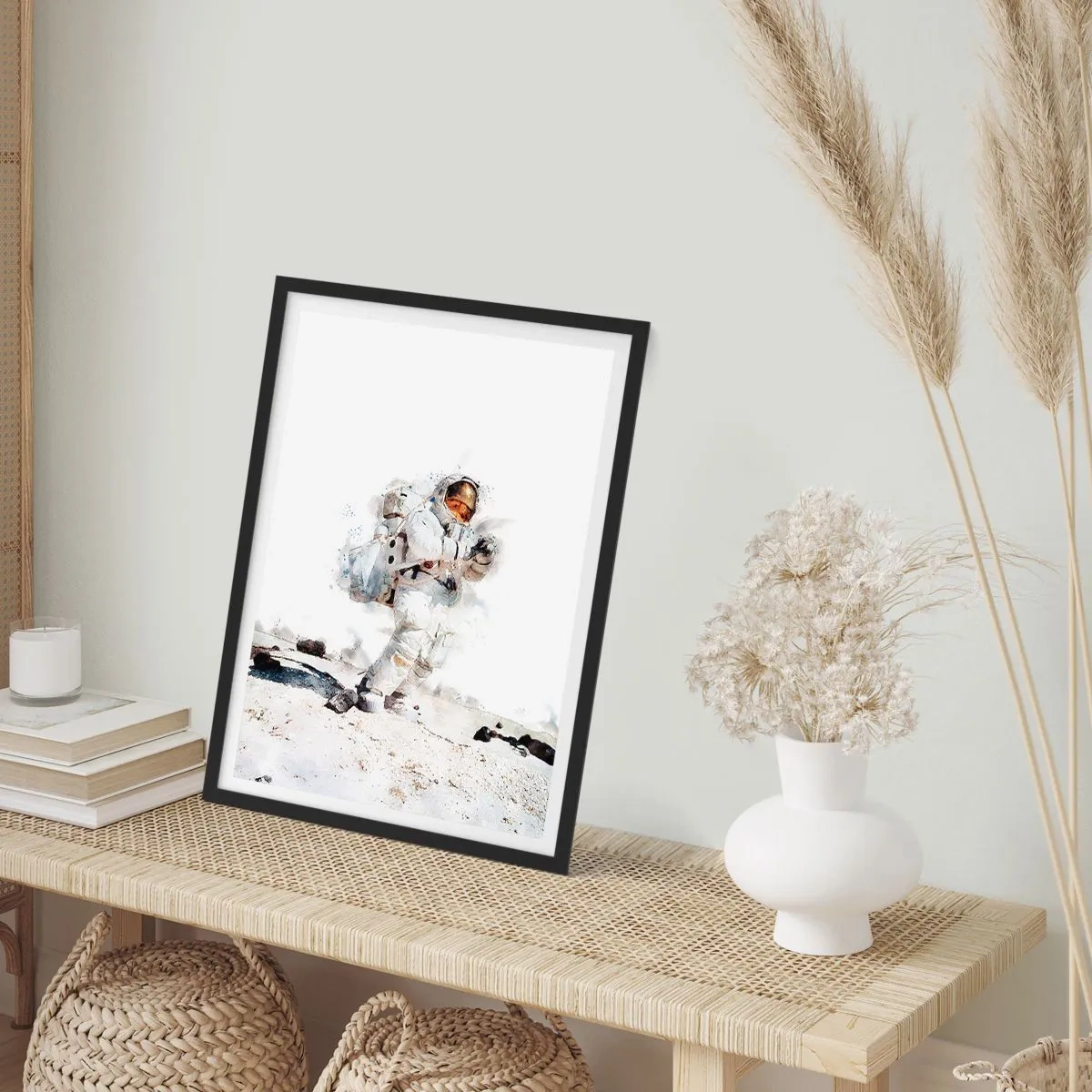 Poszter fehér keretben - Egy űrhajós szkafanderben a Hold felszínén - 50x70cm - A Föld hírnöke - Modern fali dekoráció nappalihoz és hálószobához ARTTOR