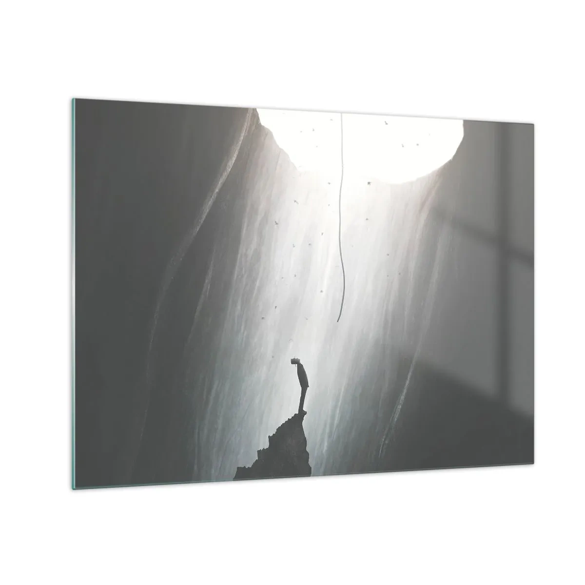 Üveg kép - Egy férfi áll a sötétben egy szakadék feletti világító kijárat tövében - 70x50cm - Mindig van kiút - Modern fali dekoráció nappalihoz és hálószobához ARTTOR