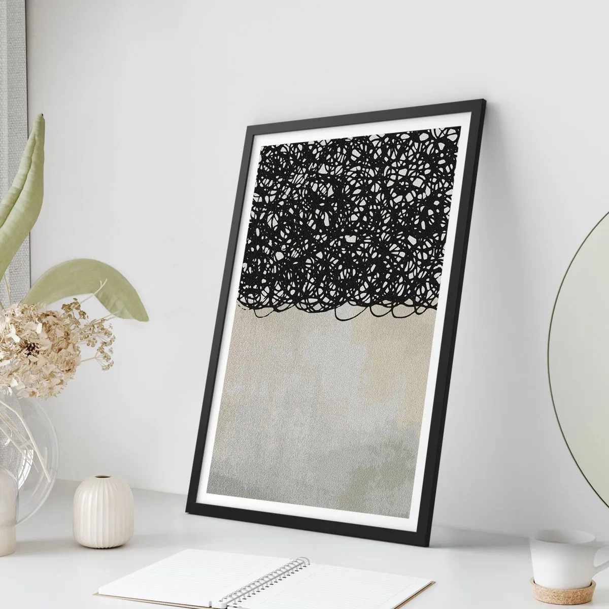 Poszter fehér keretben - Absztrakt kompozíció fekete vonalakkal világos háttéren - 50x70cm - Egy kavargó absztrakció - Modern fali dekoráció nappalihoz és hálószobához ARTTOR