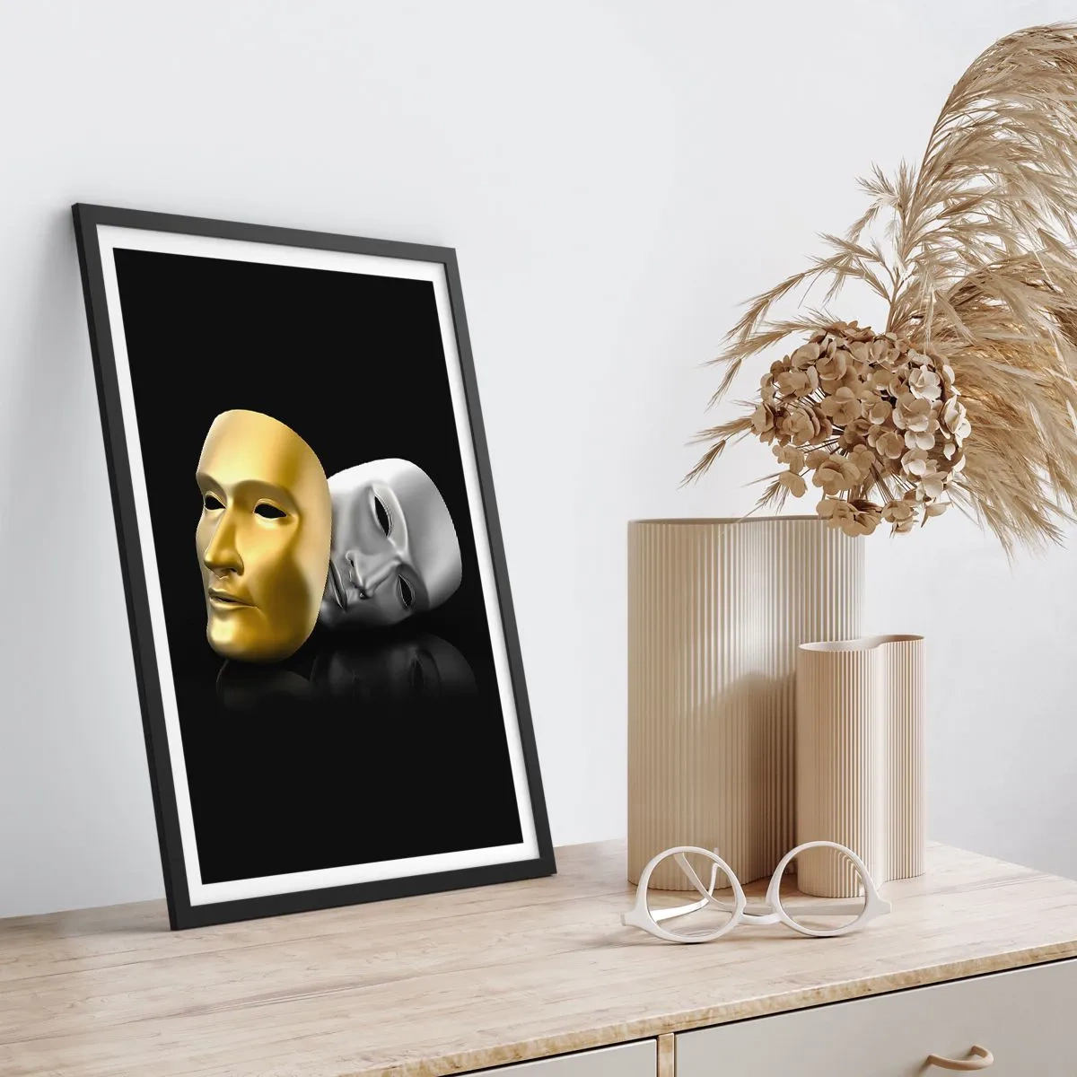 Poszter fehér keretben - Arany és ezüst maszk fekete alapon - 50x70cm - Az élet színház - Modern fali dekoráció nappalihoz és hálószobához ARTTOR