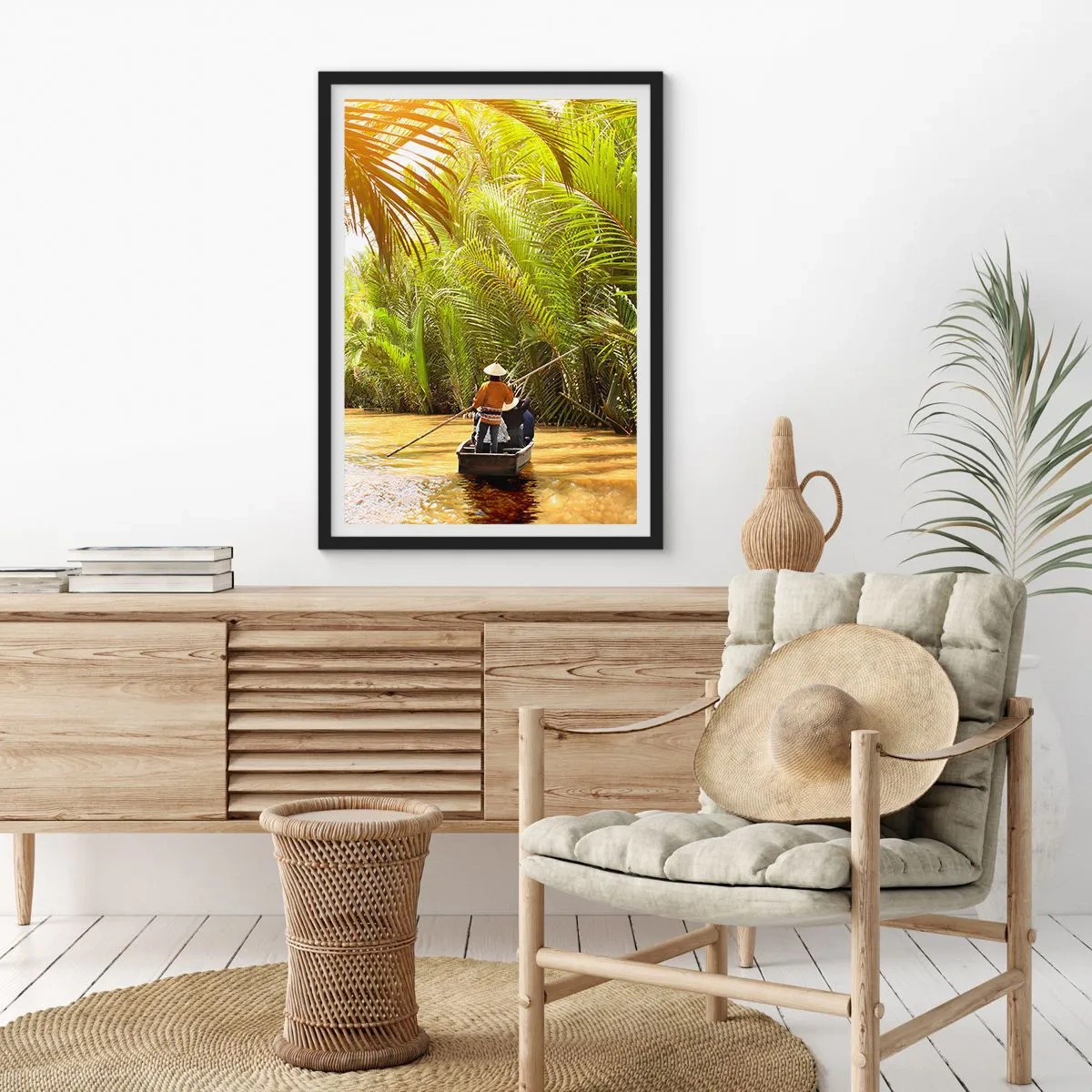 Poszter fehér keretben - Egy hagyományos hajó egy trópusi pálmaerdőben, amelyet a nap megvilágít - 50x70cm - A pálma kanyonban - Modern fali dekoráció nappalihoz és hálószobához ARTTOR