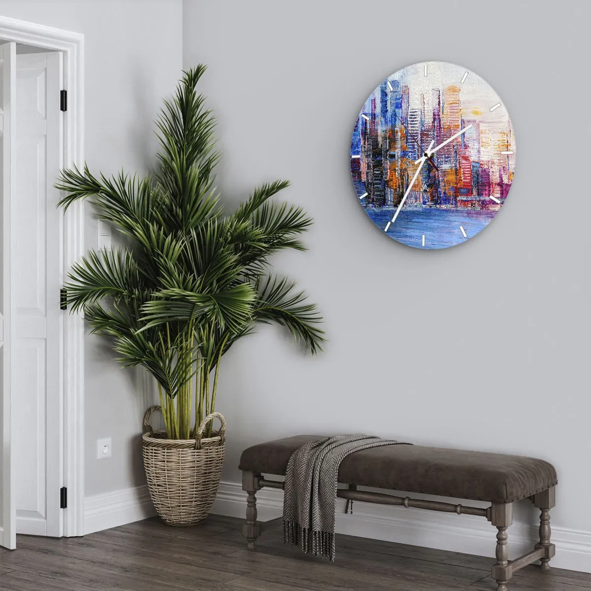 Falióra, Óra - Színes felhőkarcolók a víz felett kifejező, festői stílusban - 30x30cm - Egy vidám metropolisz - Modern fali dekoráció nappalihoz, konyhához és hálószobához ARTTOR