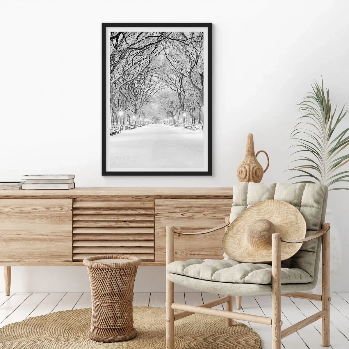 Poszter fehér keretben - Hóval borított téli fasor a parkban - 50x70cm - A négy évszak - tél - Modern fali dekoráció nappalihoz és hálószobához ARTTOR