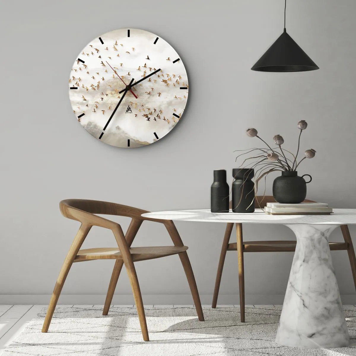 Falióra, Óra - Egy madárraj repül a hegyek hátterében egy finom ködben - 30x30cm - Itt az idő... - Modern fali dekoráció nappalihoz, konyhához és hálószobához ARTTOR