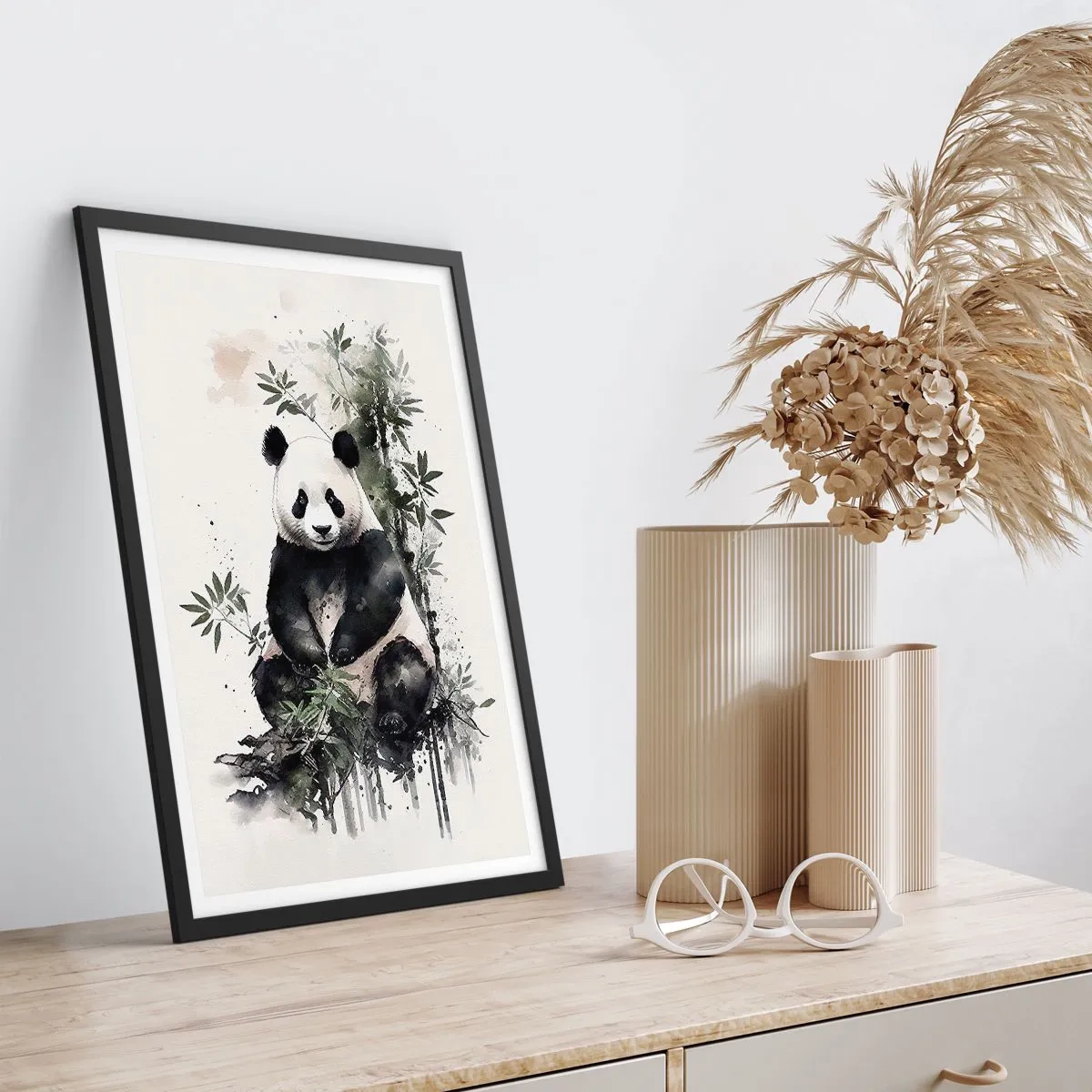 Poszter fehér keretben - Akvarell panda bambuszlevelekkel körülvéve - 50x70cm - Üdvözlet Kínából - Modern fali dekoráció nappalihoz és hálószobához ARTTOR