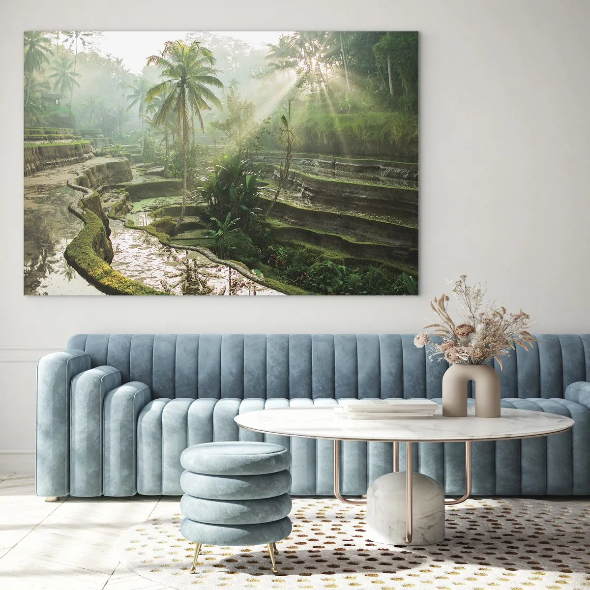 Üveg kép - Trópusi rizsföldek pálmafákkal a reggeli ködben - 70x50cm - Felnőni a napon - Modern fali dekoráció nappalihoz és hálószobához ARTTOR