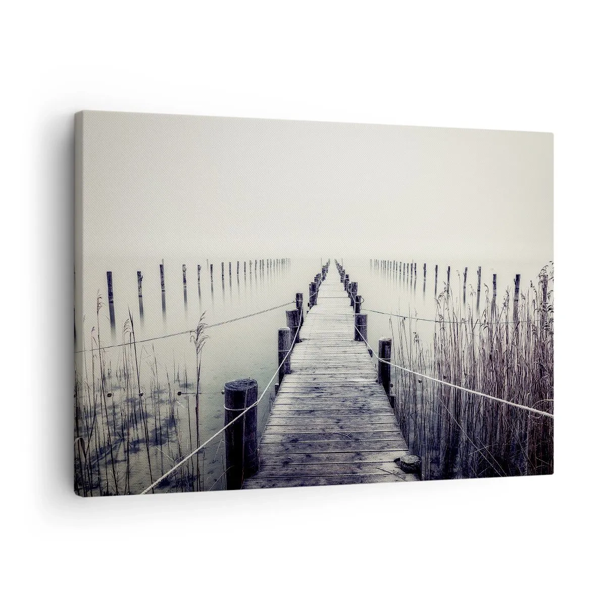 Vászonkép - Egy fahíd vezet egy ködös térbe - 70x50cm - Merülj el a békében - Modern fali dekoráció nappalihoz és hálószobához ARTTOR