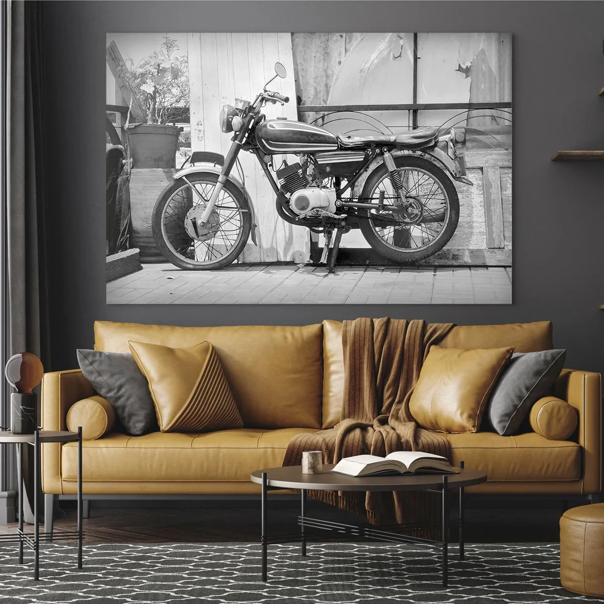 Üveg kép - Egy retró stílusú motorkerékpár áll egy fából készült falnak dőlve - 70x50cm - Klasszikus mindenek felett - Modern fali dekoráció nappalihoz és hálószobához ARTTOR