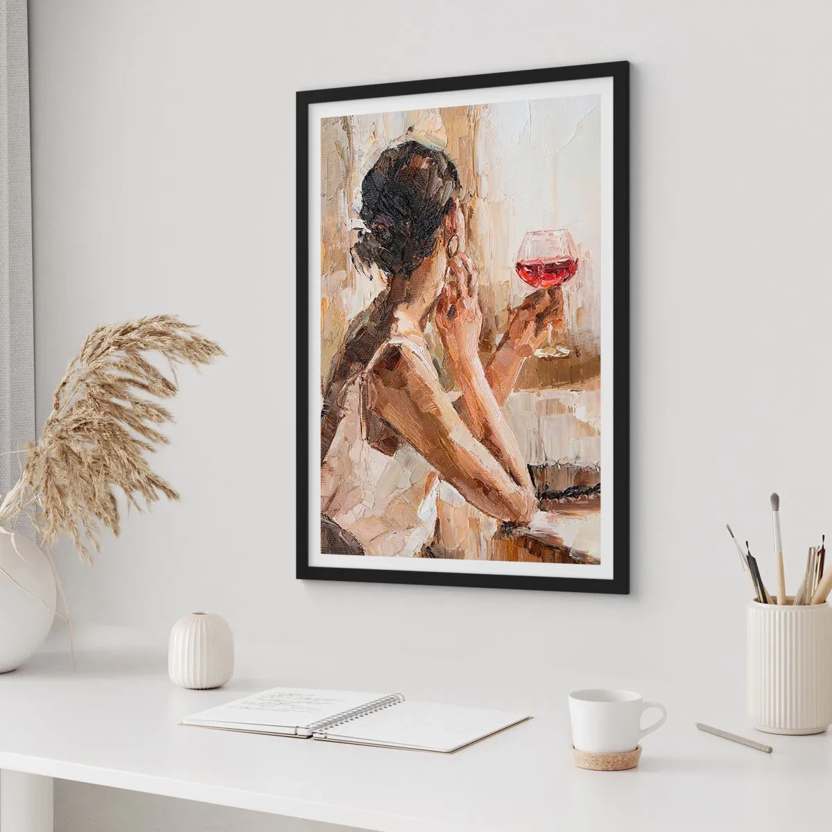 Poszter fehér keretben - Egy nő egy pohár borral a kezében, elgondolkodónak tűnve - 50x70cm - Egy jó pillanat íze - Modern fali dekoráció nappalihoz és hálószobához ARTTOR