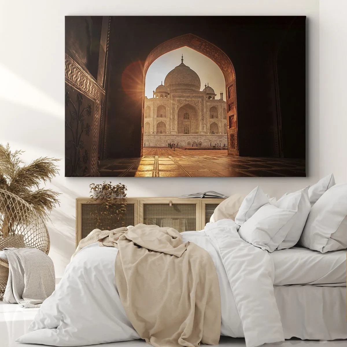 Vászonkép - A Taj Mahal a kapuívből látható napfényben - 70x50cm - A földöntúli szerelem emlékműve - Modern fali dekoráció nappalihoz és hálószobához ARTTOR