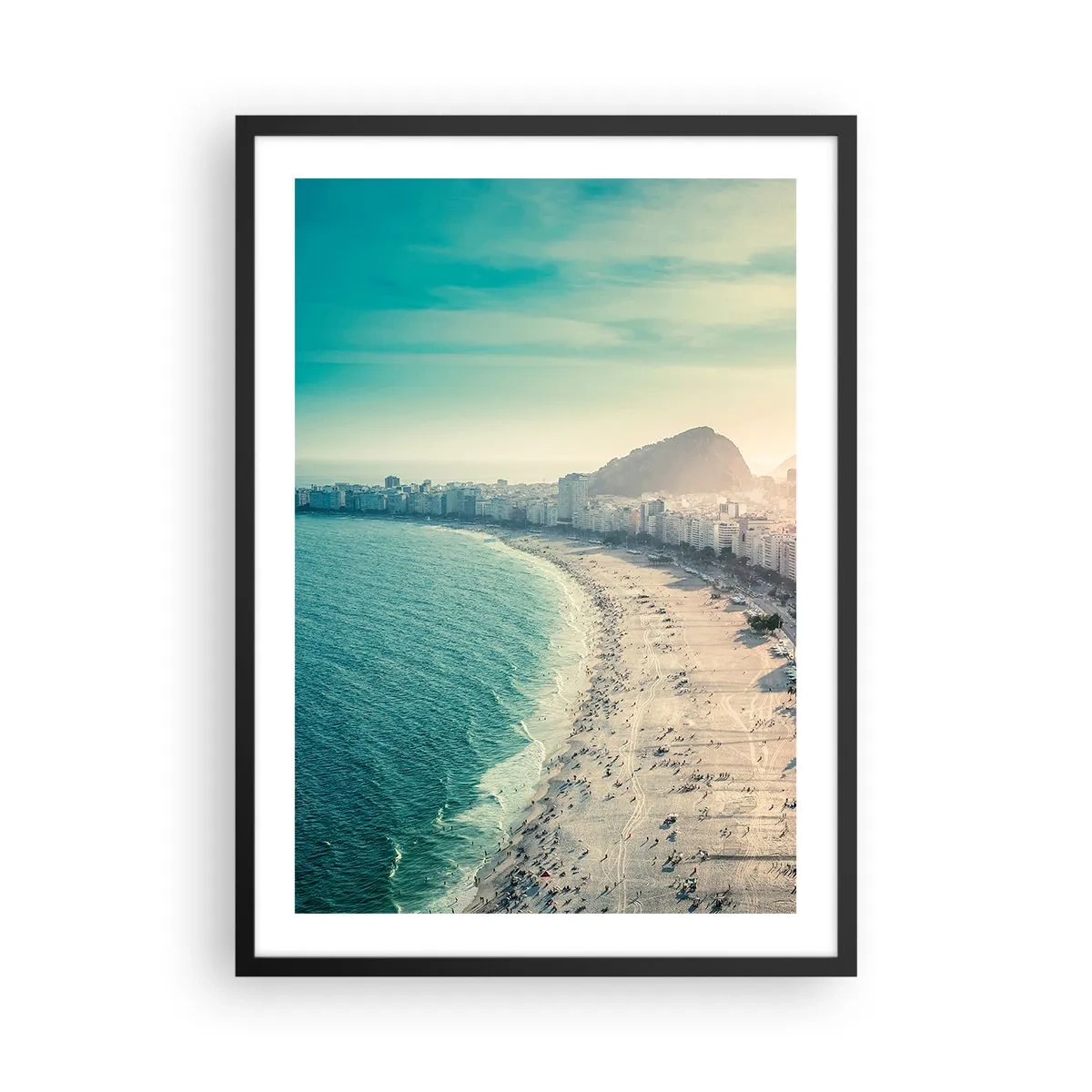 Poszter fehér keretben - Kilátás a strandra és a városra naplementekor - 50x70cm - Örökös nyaralás Rióban - Modern fali dekoráció nappalihoz és hálószobához ARTTOR