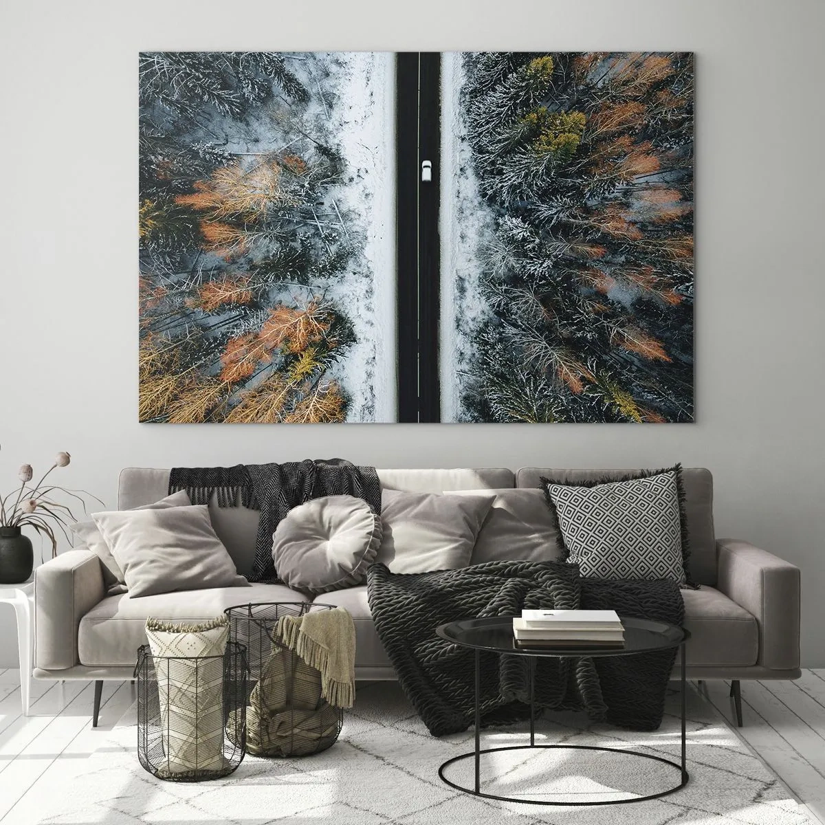 Üveg kép - Téli út egy hófödte erdőn keresztül, színes fákkal - 70x50cm - Átvágni a téli erdőn - Modern fali dekoráció nappalihoz és hálószobához ARTTOR
