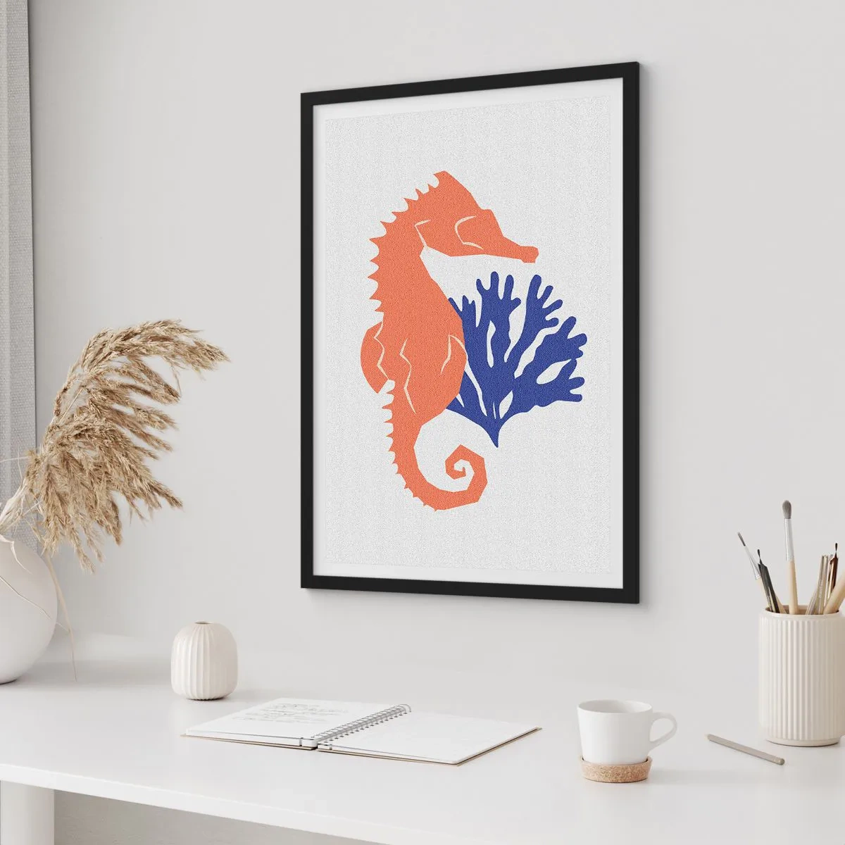 Poszter fehér keretben - Minimalista csikóhal és korall grafika - 50x70cm - Egy víz alatti réten - Modern fali dekoráció nappalihoz és hálószobához ARTTOR
