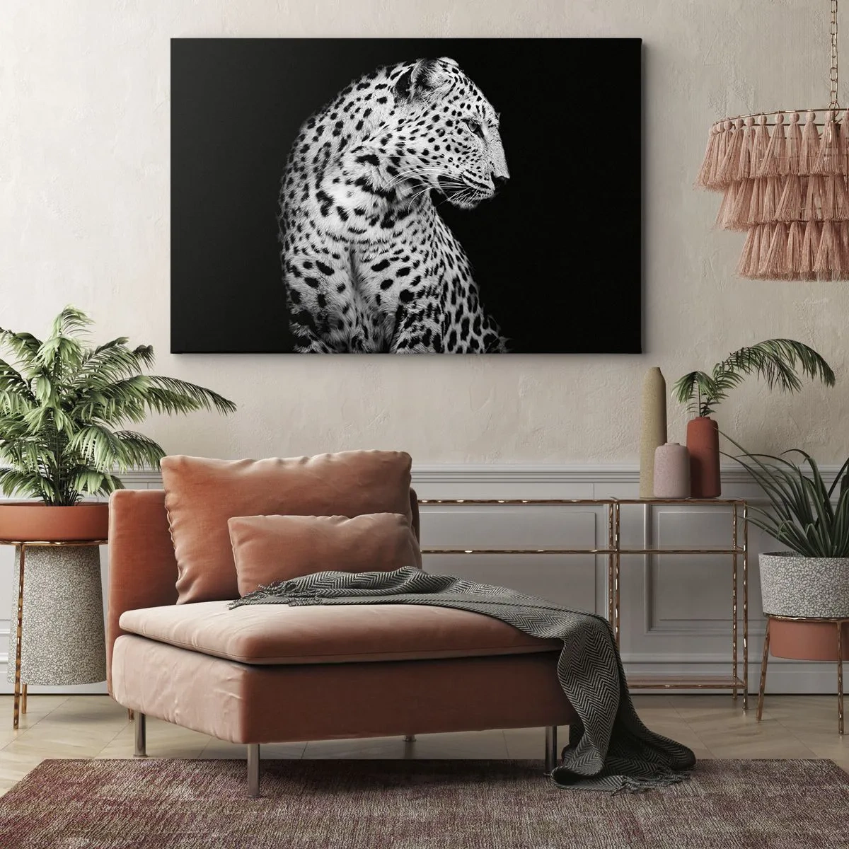 Vászonkép - Fekete-fehér kép egy leopárdról fekete háttéren - 70x50cm - Tökéletes jobb  profil! - Modern fali dekoráció nappalihoz és hálószobához ARTTOR