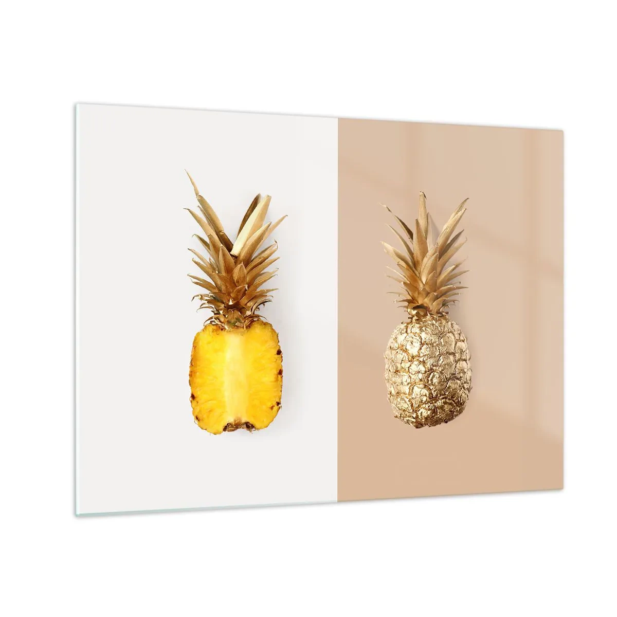 Üveg kép - Egy szeletelt és arany ananász két kontrasztos háttéren - 70x50cm - Ananász nekünk - Modern fali dekoráció nappalihoz és hálószobához ARTTOR
