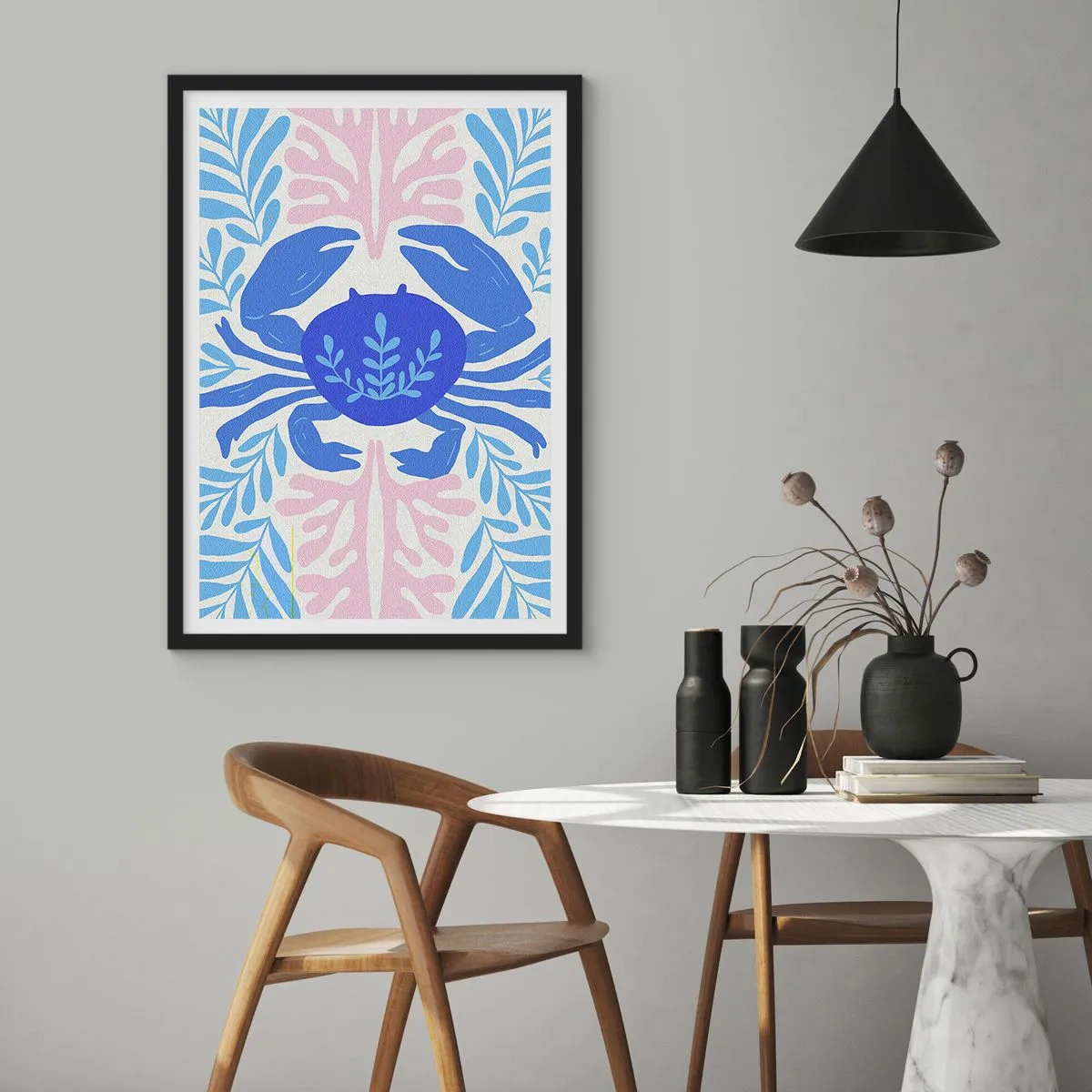 Poszter fehér keretben - Egy dekoratív kék rák, tengeri növényekkel körülvéve. - 50x70cm - Mint egy tengeri virág - Modern fali dekoráció nappalihoz és hálószobához ARTTOR