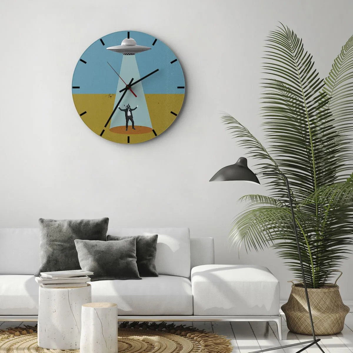 Falióra, Óra - Egy UFO-sugárral megvilágított férfi sivatagi háttér előtt. - 30x30cm - Közeli találkozás - Modern fali dekoráció nappalihoz, konyhához és hálószobához ARTTOR