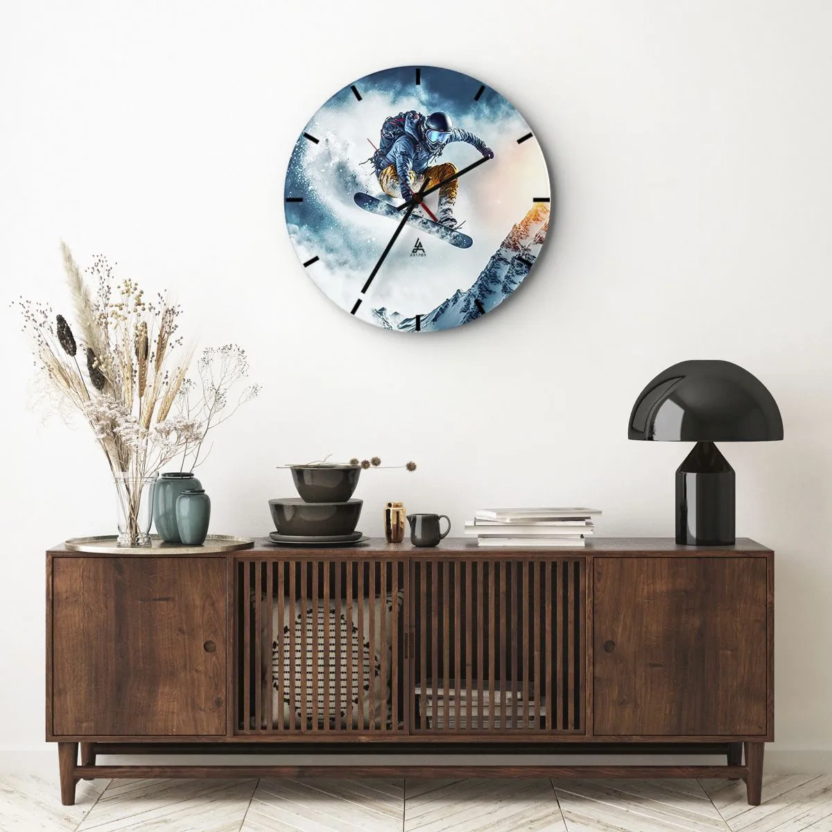 Falióra, Óra - Egy snowboardos repülés közben, hegyek és hóvihar hátterében. - 30x30cm - Extrém érzelmek - Modern fali dekoráció nappalihoz, konyhához és hálószobához ARTTOR