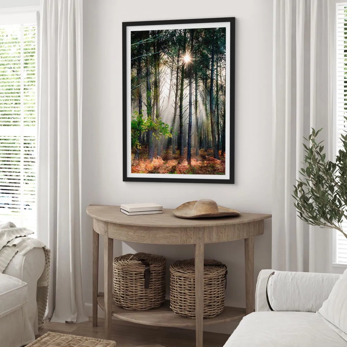 Poszter fehér keretben - Varázslatos napsugarak az erdei tájban - 50x70cm - Az erdő szépsége - Modern fali dekoráció nappalihoz és hálószobához ARTTOR